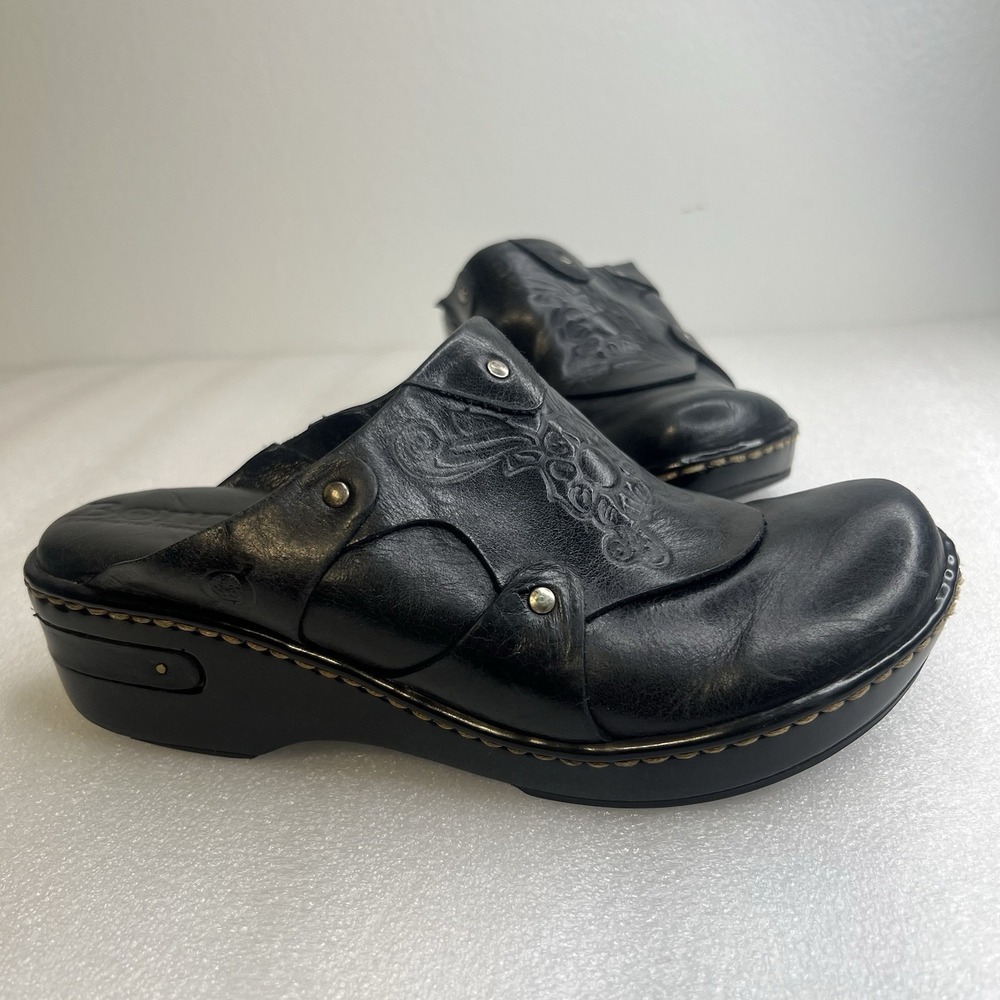 BORN‎ Black Leather Clogs/Slides with Design Top Size 7